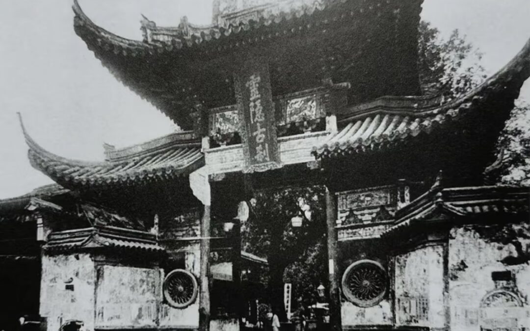 Echoes of Regrets: Lingyin Temple Through a Century-Old Photograph