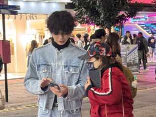 fans asking for photos