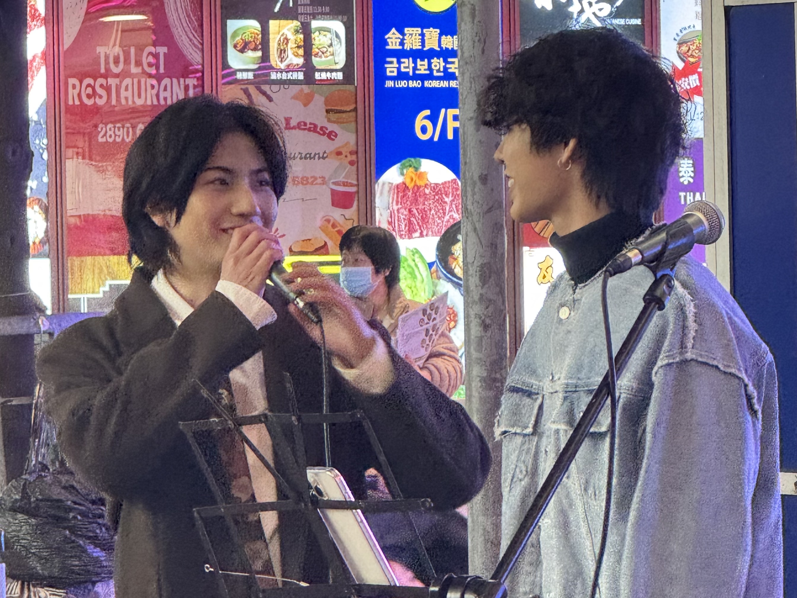 leader singers introducing the band