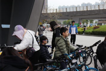 Customers buying bikes on the final day during the clearance sale. Credit: Rachel CHAN