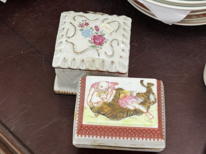 Yuet Tung’s Western-style production (left) and Chinese-style production (right). Cr. Jingjing & Zixuan